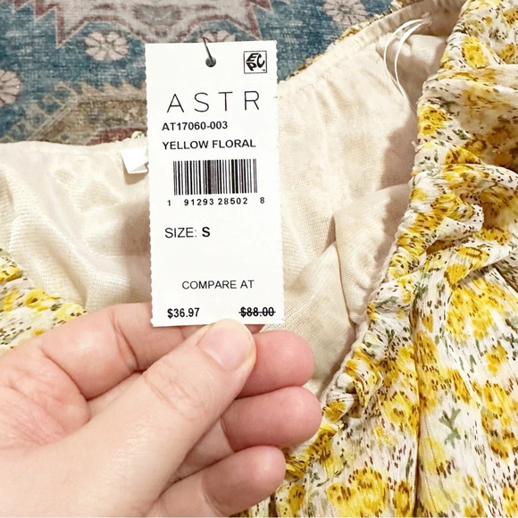 NWT ASTR THE LABEL Ruffle One Shoulder Top Blouse Small Yellow Floral Print - Picture 9 of 12